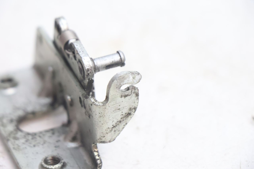 photo de FECHADURA DO ASSENTO GILERA GP 800 (2007 - 2013) - Pontos de fixação