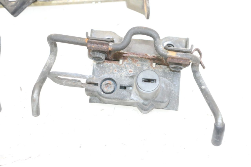 photo de FECHADURA DO BANCO KAWASAKI GPX R WARBIRD 600 (1988 - 1993) - Estado da superfície