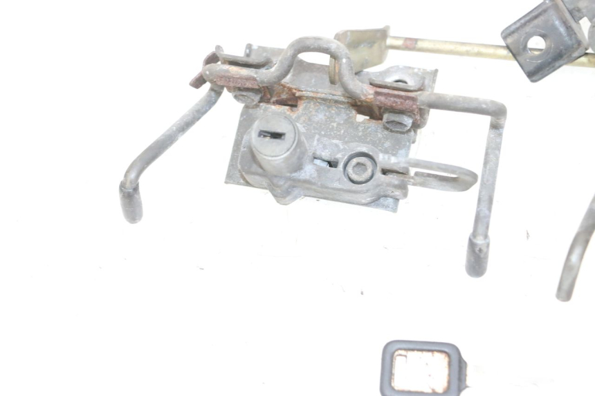 photo de FECHADURA DO BANCO KAWASAKI GPX R WARBIRD 600 (1988 - 1993) - Peça verificada