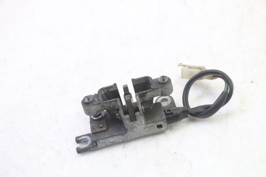 photo de FECHADURA DO BANCO KYMCO GRAND DINK 125 (2008 - 2014) - Zoom do estado de desgaste