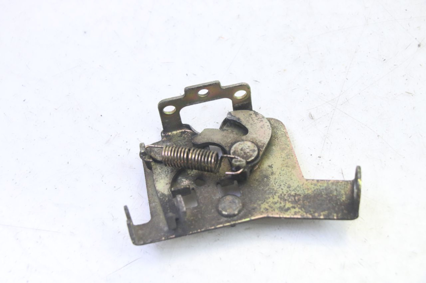 photo de FECHADURA DO BANCO KYMCO GRAND DINK 125 (2002 - 2007) - Detalhe da peça