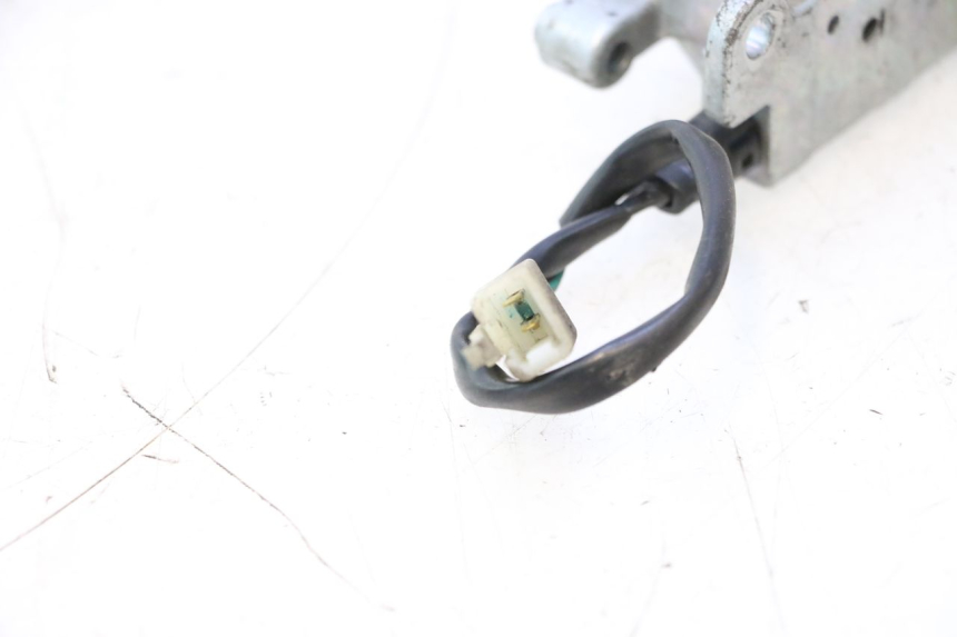 photo de FECHADURA DO BANCO KYMCO GRAND DINK 125 (2008 - 2014) - Zoom do estado de desgaste