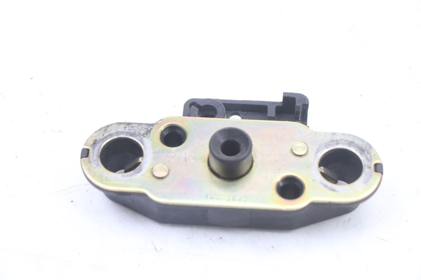 photo de FECHO DO BANCO SUZUKI GSF S BANDIT 600 (2000 - 2004) - Detalhe da peça