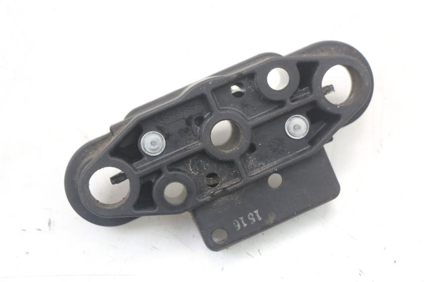 photo de FECHADURA DO BANCO SUZUKI GSR 750 (2011 - 2017) - Zoom do estado de desgaste