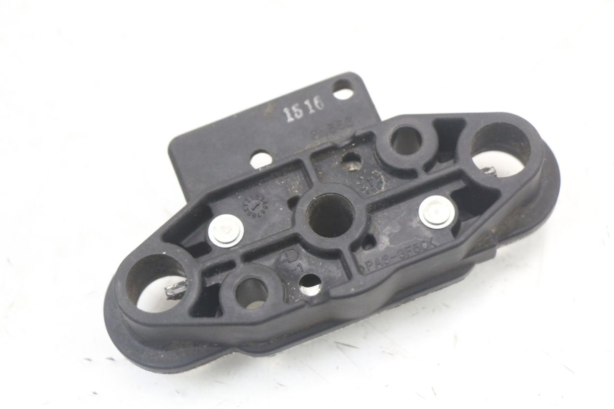 photo de FECHADURA DO BANCO SUZUKI GSR 750 (2011 - 2017) - Outro ângulo de visão