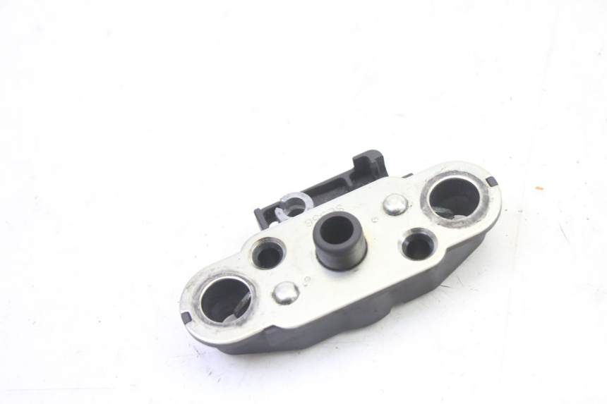 photo de FECHADURA DO BANCO SUZUKI GSR 750 (2011 - 2017) - Detalhe da peça