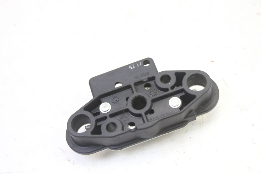 photo de FECHADURA DO BANCO SUZUKI GSR 750 (2011 - 2017) - Outro ângulo de visão