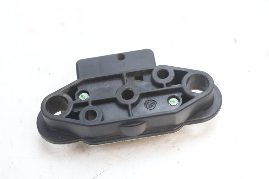 photo de FECHADURA DO BANCO SUZUKI GSR 600 (2005 - 2012) - Outro ângulo de visão