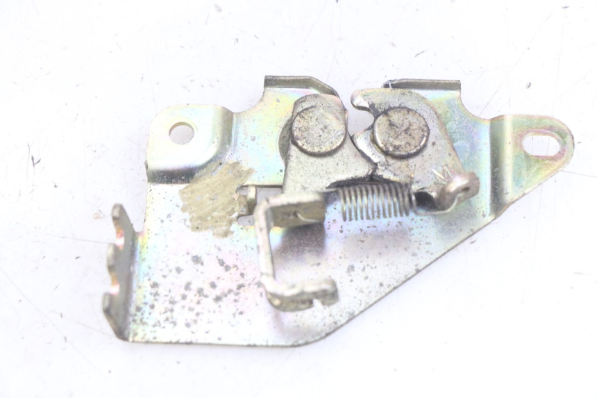 photo de FECHADURA DO BANCO SYM GTS EFI 125 (2012 - 2016) - Detalhe da peça