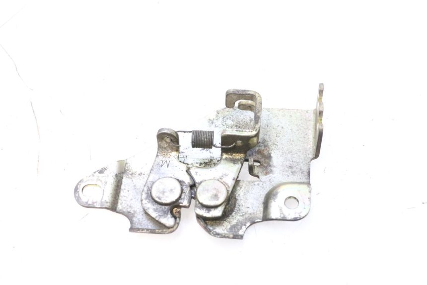 photo de FECHADURA DO BANCO SYM GTS EVO 125 (2009 - 2013) - Detalhe da peça