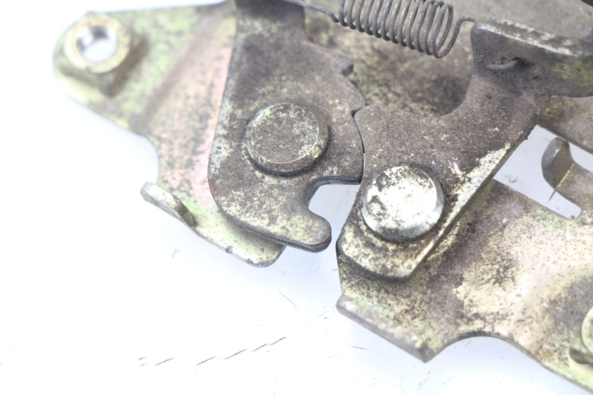 photo de FECHADURA DO BANCO SYM JET 4 50 (2010 - 2014) - Detalhe da peça
