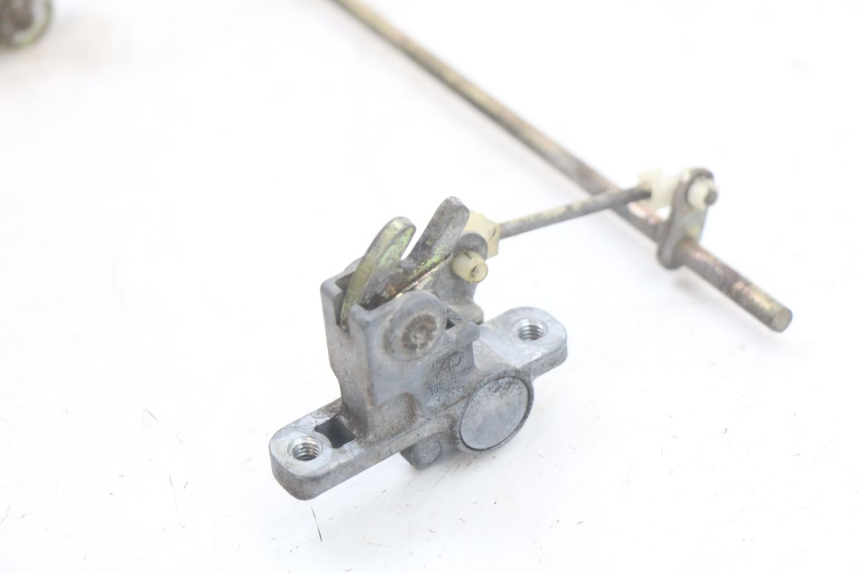 photo de FECHO DO BANCO KAWASAKI GTR 1000 (1994 - 2004) - Pontos de fixação