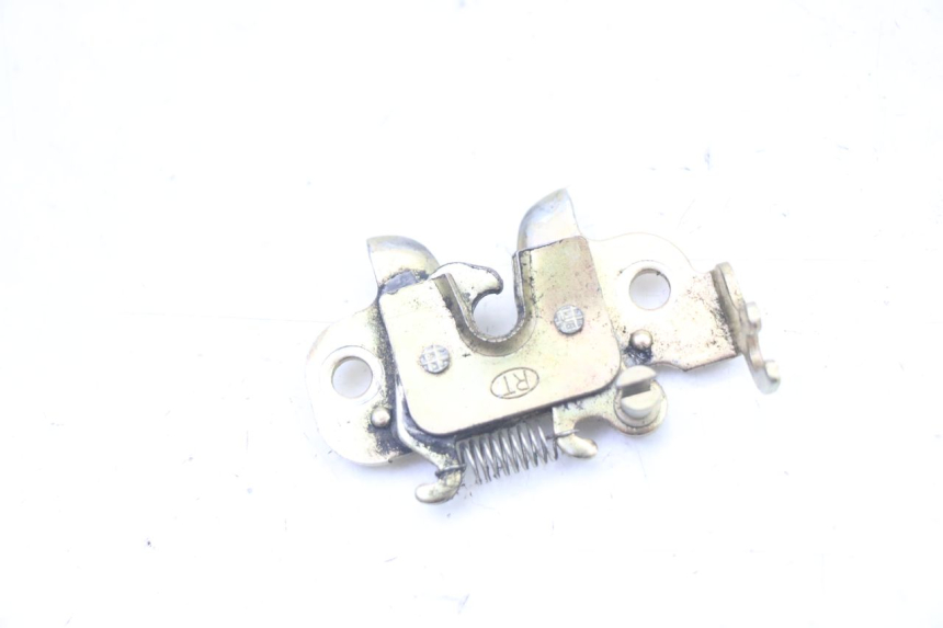 photo de FECHO DO BANCO PEUGEOT KISBEE 2T 50 (2010 - 2017) - Detalhe da peça
