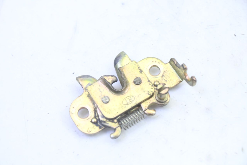 photo de FECHO DO BANCO PEUGEOT KISBEE 2T 50 (2010 - 2017) - Detalhe da peça