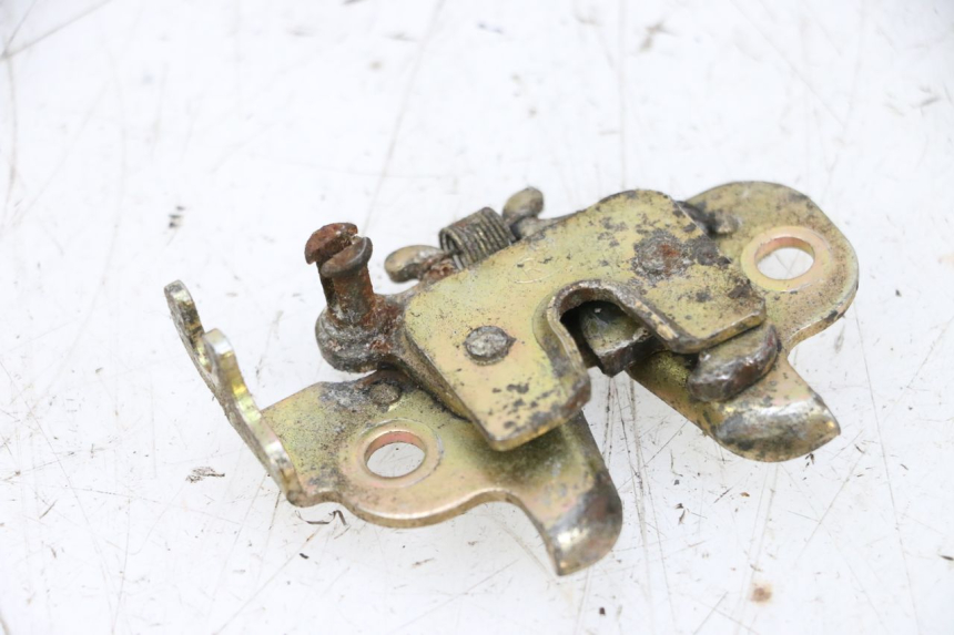 photo de FECHO DO BANCO PEUGEOT KISBEE 4T 50 (2010 - 2017) - Ampliação técnica