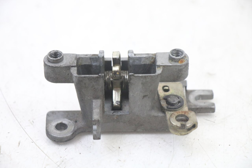 photo de FECHADURA DO BANCO KYMCO PEOPLE S 125 (2000 - 2008) - Zoom do estado de desgaste