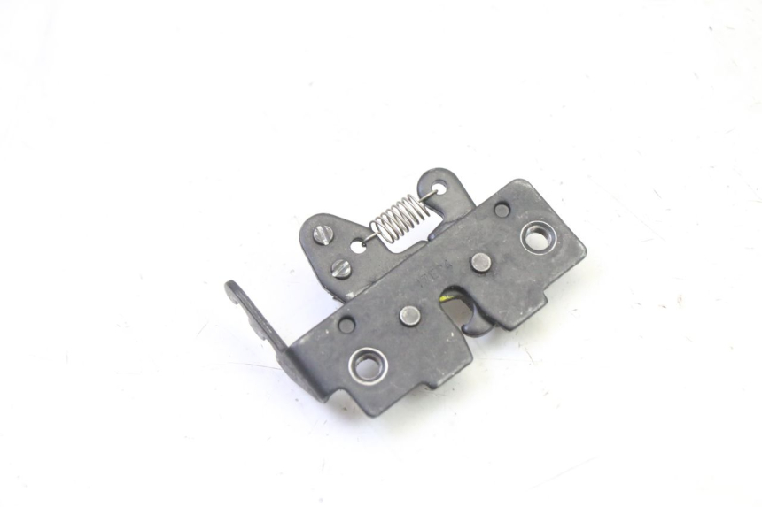 photo de FECHADURA DO BANCO PIAGGIO MP3 HPE 310 (2024 - 2025) - Zoom do estado de desgaste