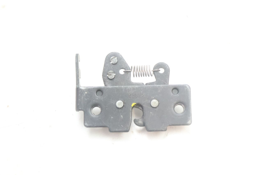 photo de FECHADURA DO ASSENTO PIAGGIO MP3 HPE 530 (2022 - 2026) - Zoom do estado de desgaste