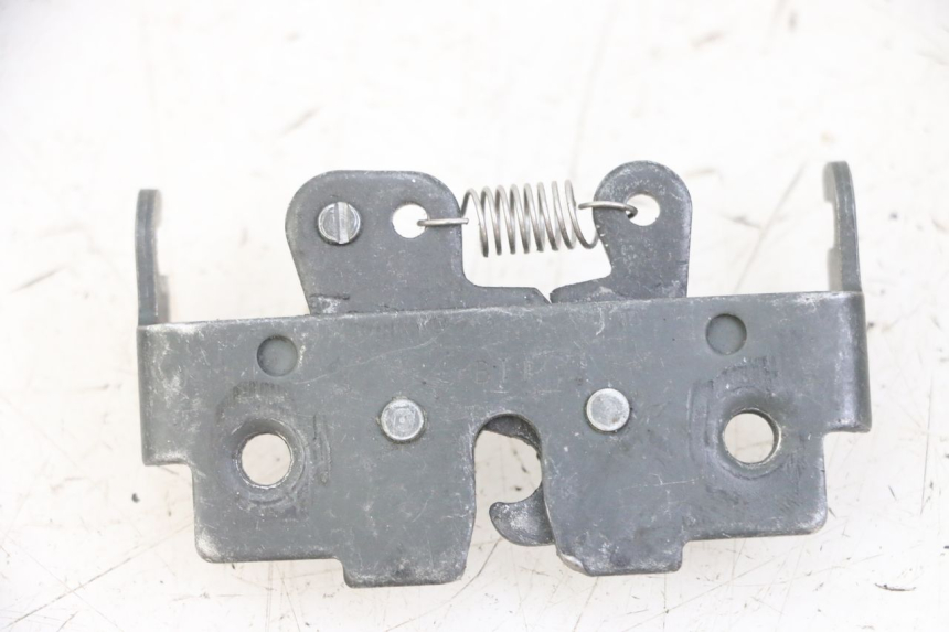 photo de FECHO DO BANCO PIAGGIO MP3 LT 300 (2010 - 2016) - Detalhe da peça