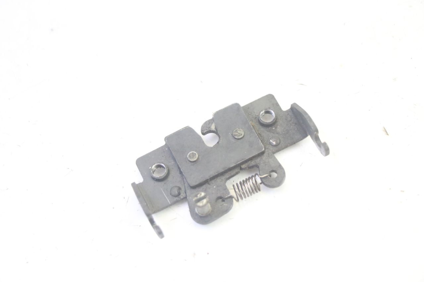 photo de FECHADURA DO BANCO PIAGGIO MP3 LT 400 (2007 - 2012) - Detalhe da peça