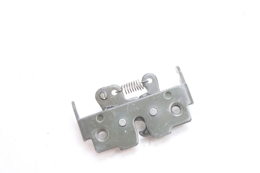 photo de FECHO DO BANCO PIAGGIO MP3 LT 300 (2010 - 2016) - Zoom do estado de desgaste