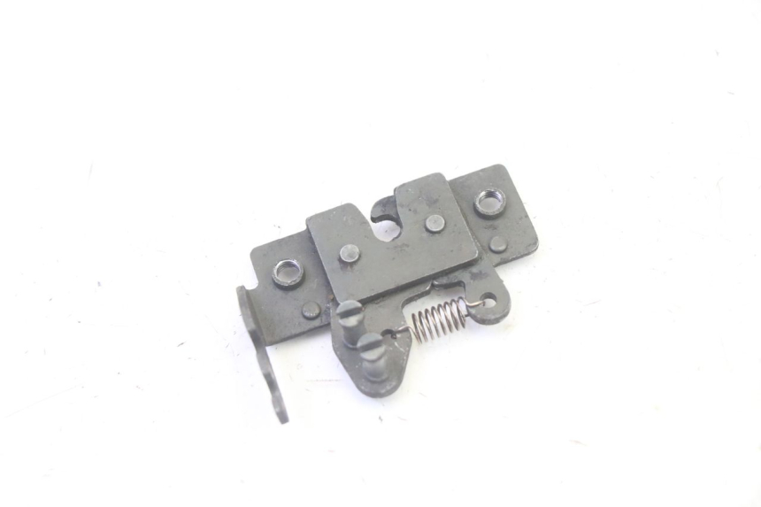photo de FECHADURA DO BANCO PIAGGIO MP3 RL 250 (2006 - 2010) - Detalhe da peça