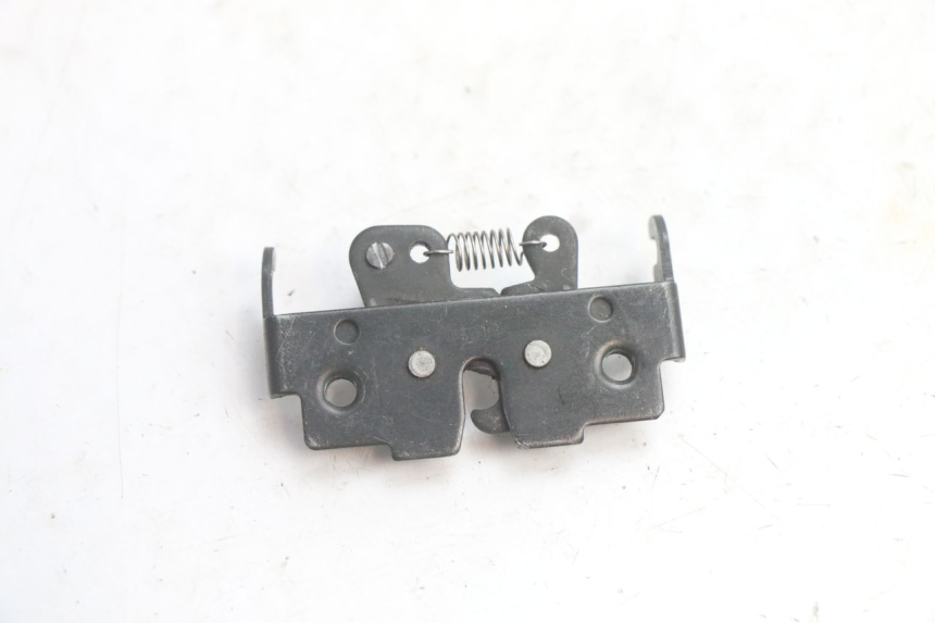 photo de FECHADURA DO BANCO PIAGGIO MP3 125 (2006 - 2014) - Zoom do estado de desgaste