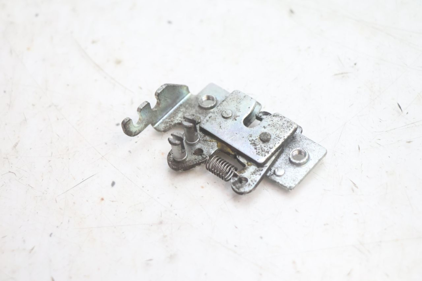 photo de FECHADURA DO BANCO PIAGGIO MP3 125 (2006 - 2014) - Detalhe da peça