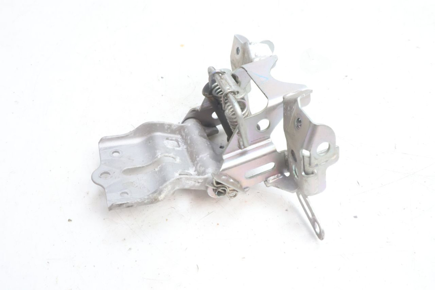 photo de FECHADURA DO ASSENTO YAMAHA N-MAX NMAX 125 (2021 - 2024) - Outro ângulo de visão
