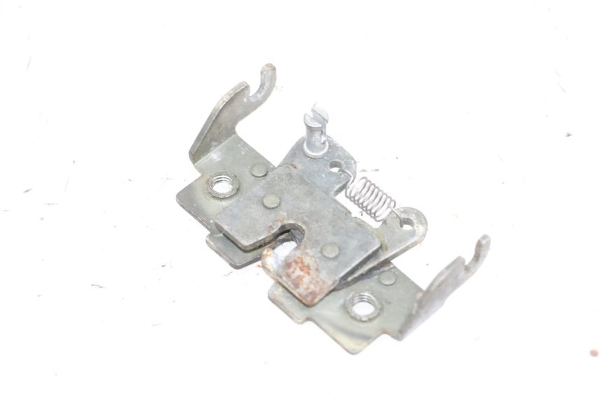 photo de FECHADURA DO BANCO YAMAHA NEO'S NEOS 2T 50 (1998 - 2007) - Detalhe da peça