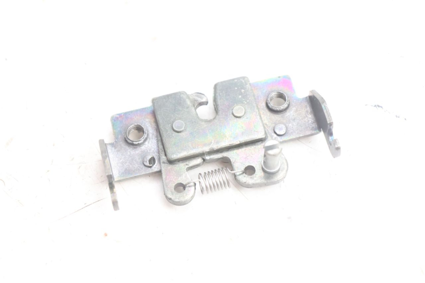 photo de FECHADURA DO BANCO YAMAHA NEO'S NEOS 2T 50 (1998 - 2007) - Detalhe da peça