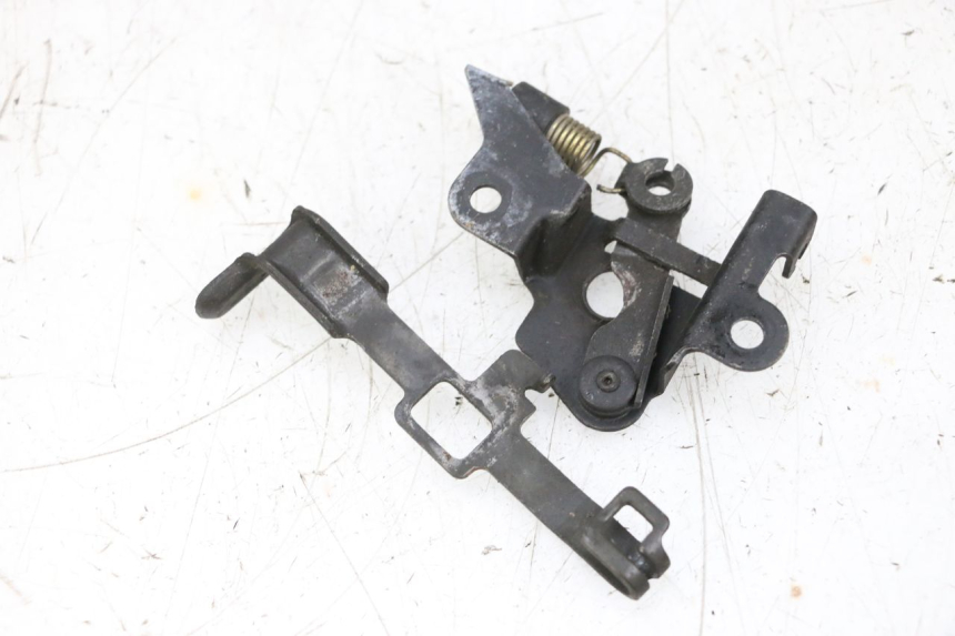 photo de FECHADURA DO BANCO HONDA NSR R 125 (1994 - 2003) - Detalhe da peça