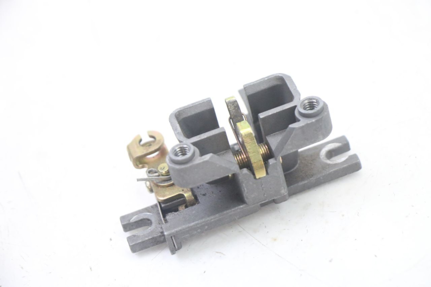 photo de FECHO DO BANCO SYM ORBIT III 3 4T 50 (2021 - 2025) - Zoom do estado de desgaste