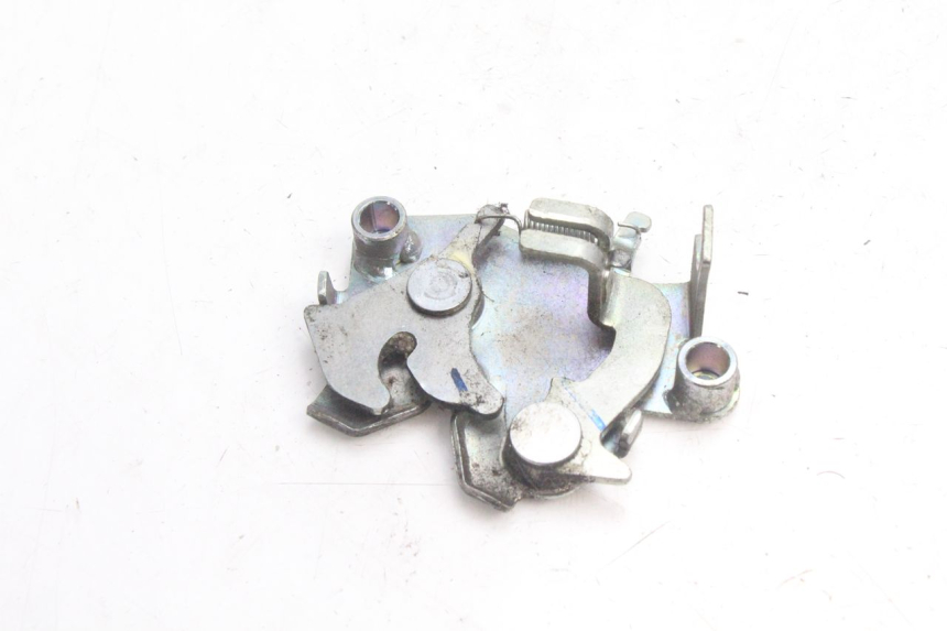photo de FECHADURA DO BANCO HONDA PCX (JF28) 125 (2009 - 2011) - Detalhe da peça