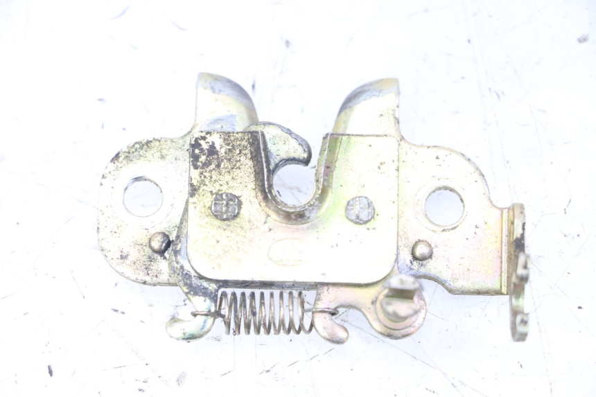 photo de FECHO DO BANCO PEUGEOT KISBEE 4T 50 (2010 - 2017) - Detalhe da peça