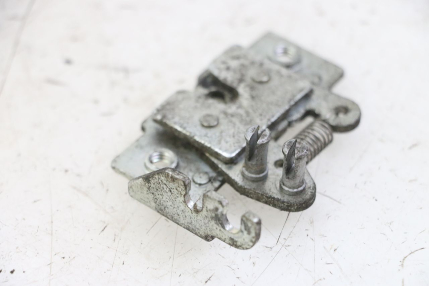 photo de FECHADURA DO BANCO PIAGGIO MP3 125 (2006 - 2014) - Detalhe da peça