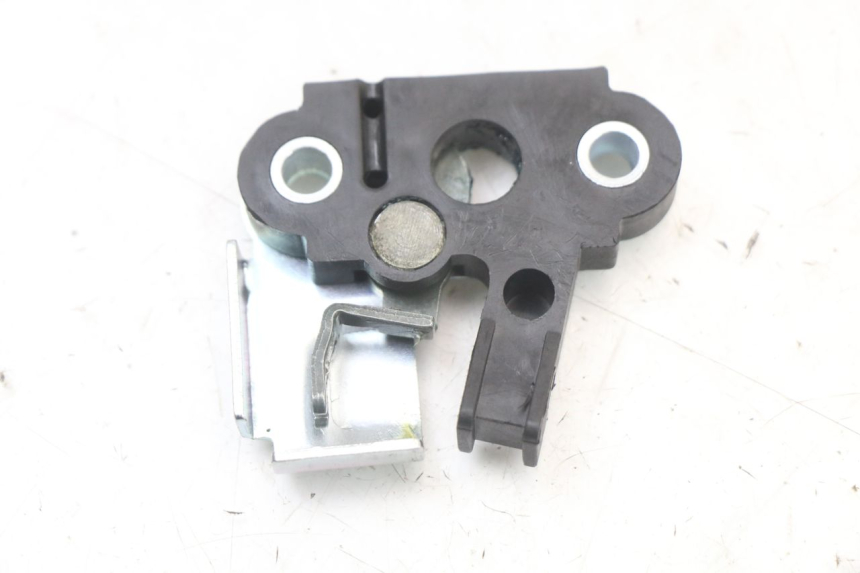 photo de FECHADURA DO BANCO ROYAL ENFIELD SCRAM 411 (2022 - 2024) - Detalhe da peça