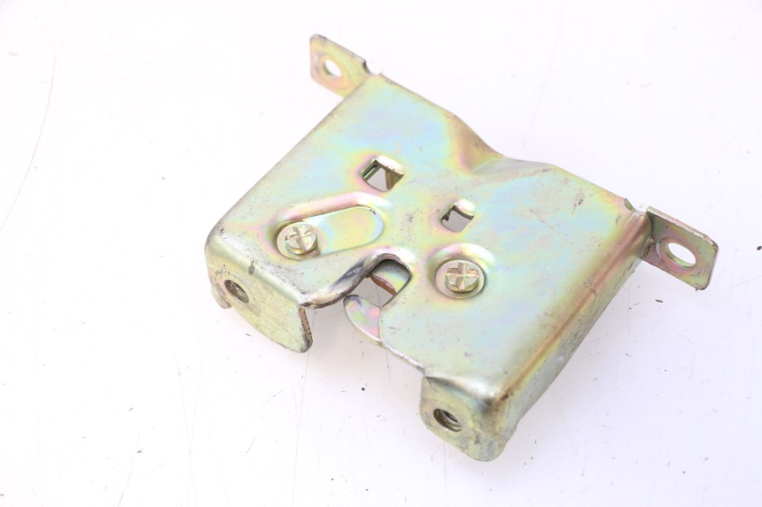 photo de FECHO DO BANCO KEEWAY RY6 2T 50 (2011 - 2019) - Detalhe da peça