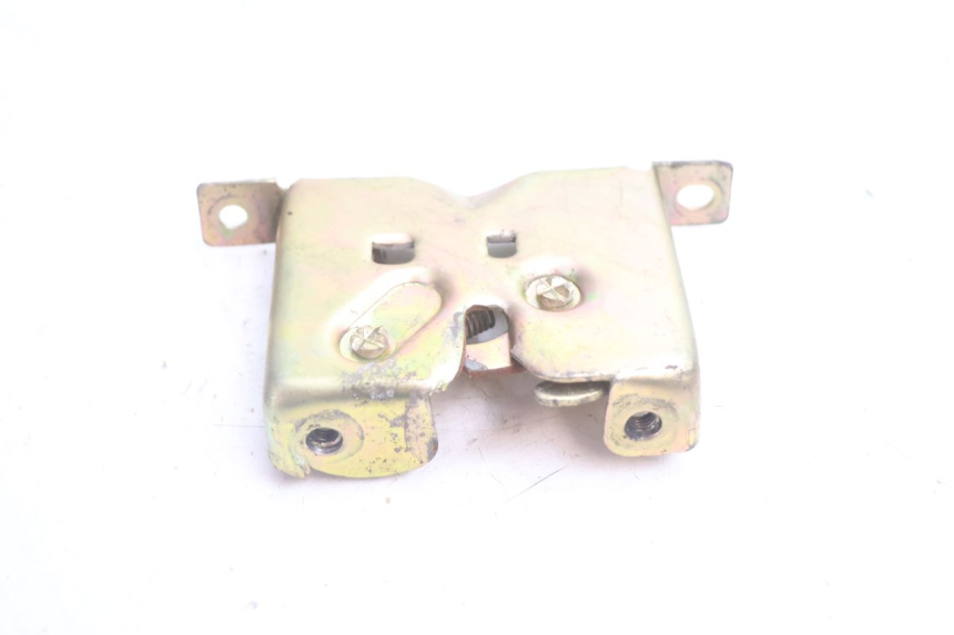photo de FECHO DO BANCO KEEWAY RY6 2T 50 (2011 - 2019) - Zoom do estado de desgaste