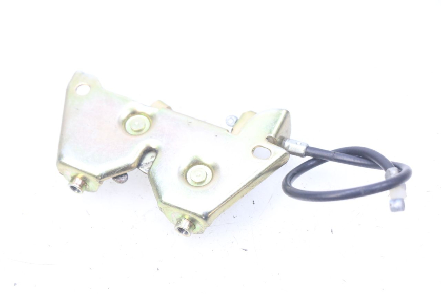 photo de FECHADURA DO BANCO JM MOTORS SC 4T 50 (2012 - 2017) - Detalhe da peça