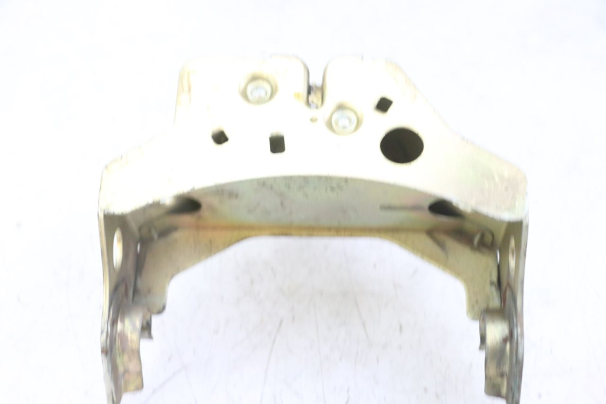 photo de FECHADURA DO BANCO HONDA SCV LEAD 100 (2003 - 2007) - Detalhe da peça