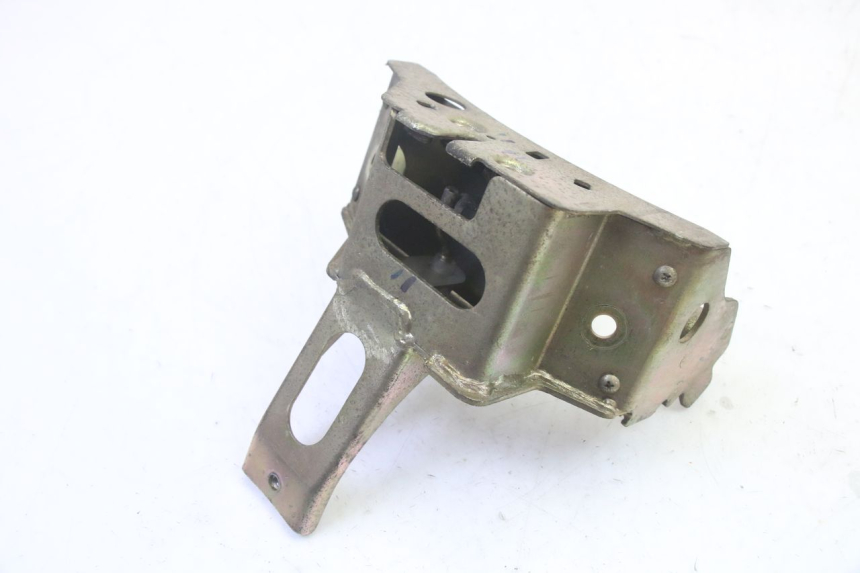 photo de FECHADURA DO BANCO HONDA SCV LEAD 100 (2003 - 2007) - Detalhe da peça