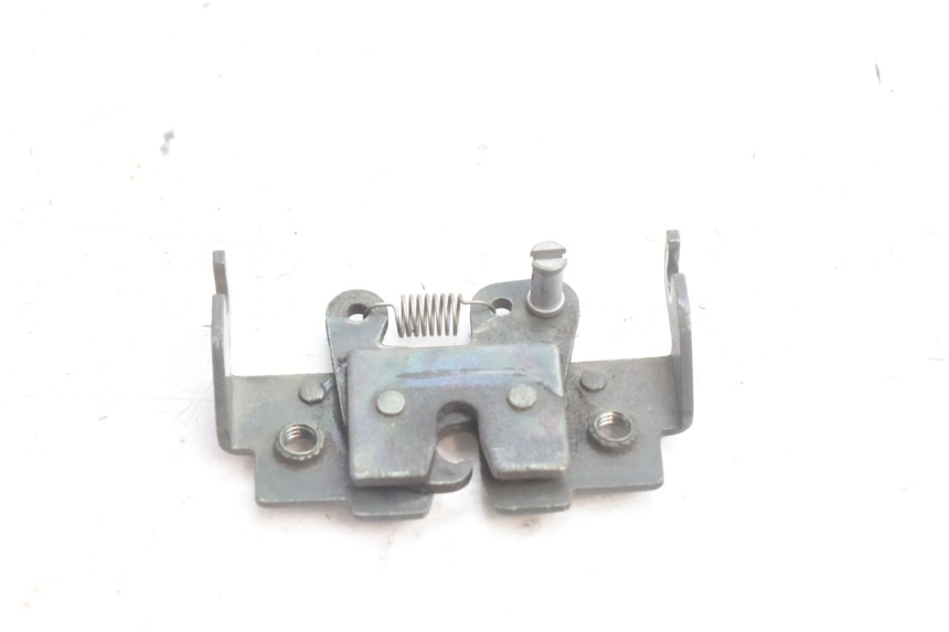 photo de FECHADURA DO ASSENTO HONDA SH 125 (2001 - 2003) - Vista principal