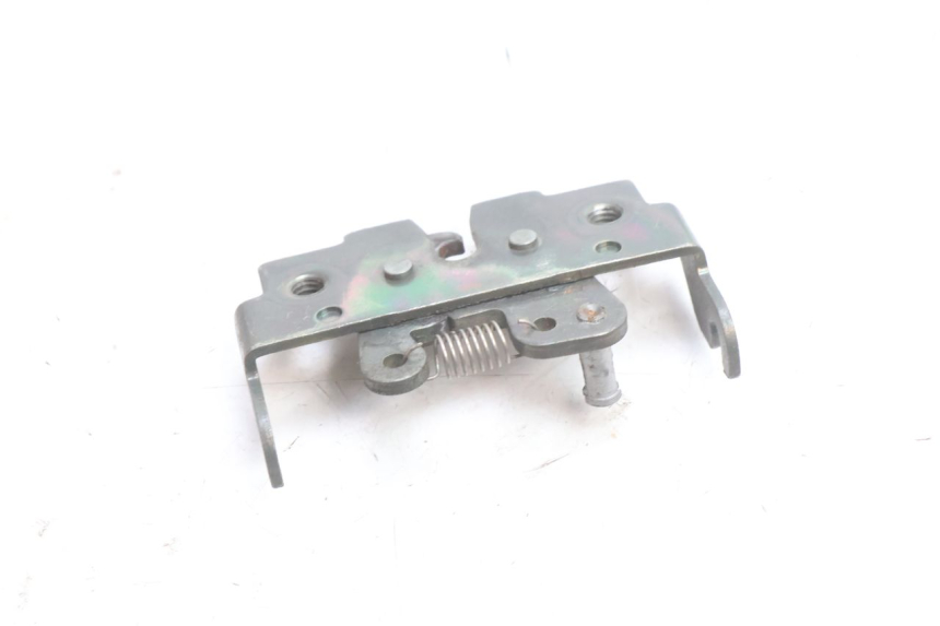 photo de FECHADURA DO ASSENTO HONDA SH 125 (2001 - 2003) - Ampliação técnica