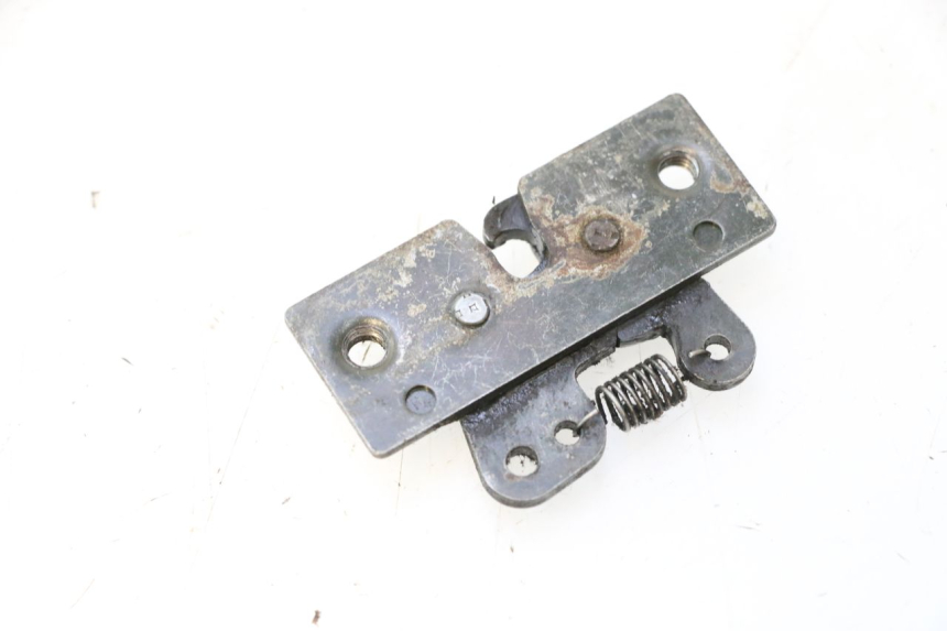 photo de FECHO DO BANCO PEUGEOT SPEEDFIGHT 2 AC 50 (2000 - 2009) - Detalhe da peça