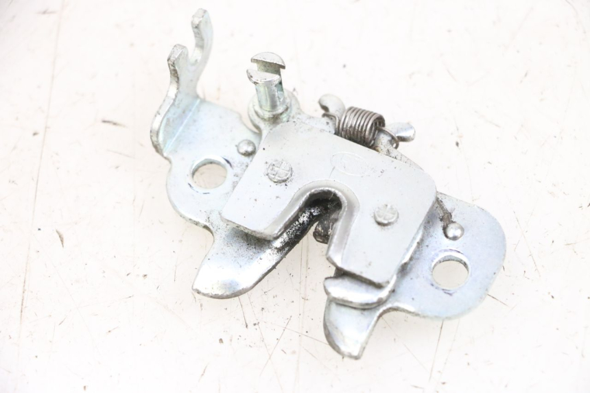 photo de FECHADURA DO BANCO PEUGEOT SPEEDFIGHT 4 4T EFI 50 (2021 - 2025) - Detalhe da peça