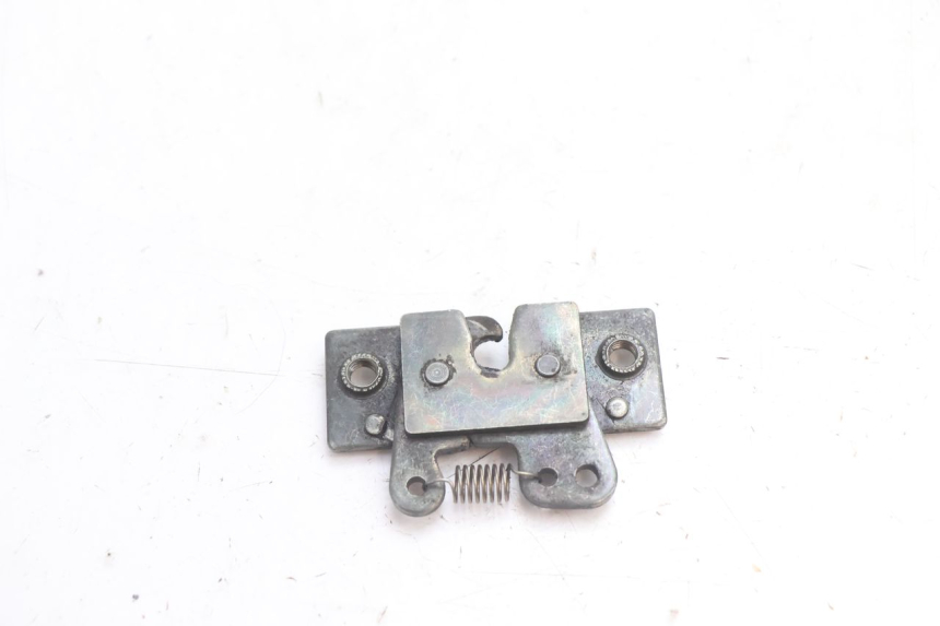 photo de FECHO DO BANCO PEUGEOT SPEEDFIGHT LC 50 (1996 - 2002) - Detalhe da peça