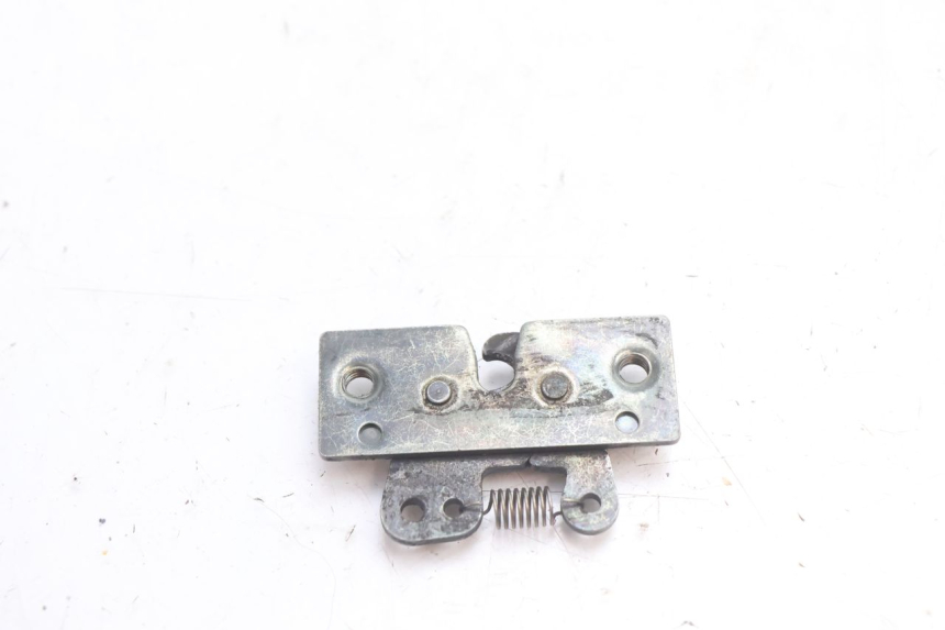 photo de FECHO DO BANCO PEUGEOT SPEEDFIGHT LC 50 (1996 - 2002) - Outro ângulo de visão