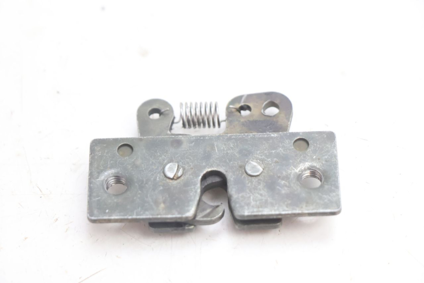 photo de FECHO DO BANCO PEUGEOT SPEEDFIGHT LC 50 (1996 - 2002) - Zoom do estado de desgaste
