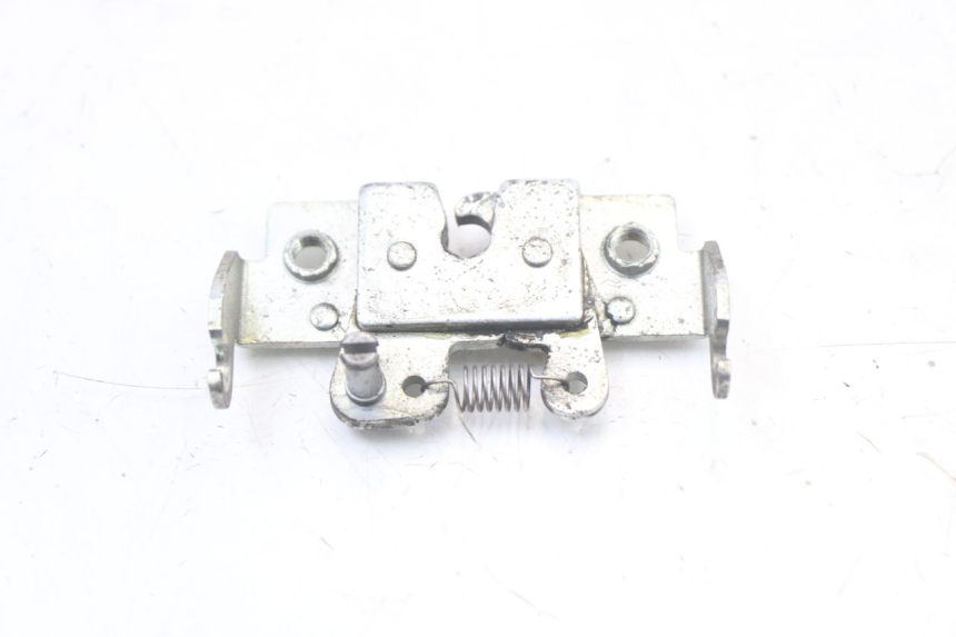 photo de FECHO DO BANCO SUZUKI BURGMAN 125 (2007 - 2014) - Detalhe da peça